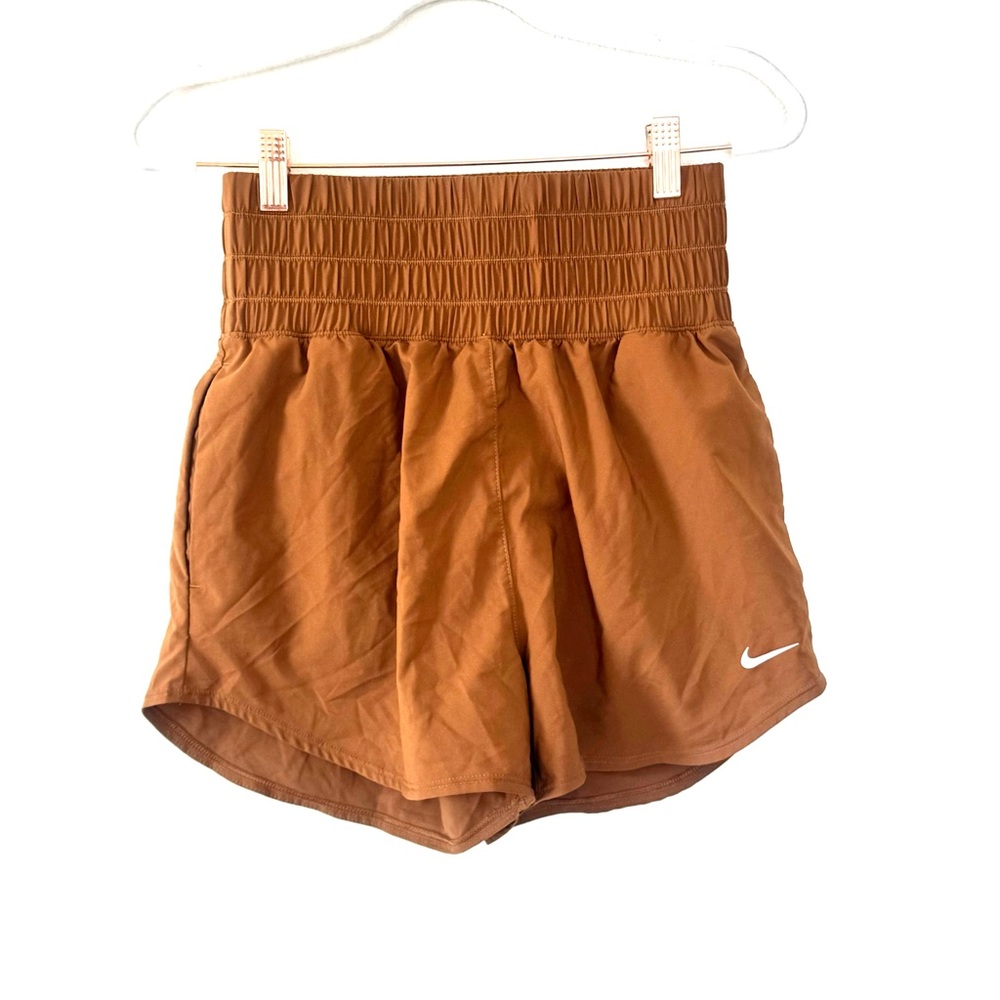 Nike Training One Ultra High Rise 3 inch Shorts Brown Rust Cognac S - Picture 2 of 7